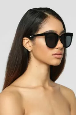 Fashion Nova Just Saying Sunglasses - Black