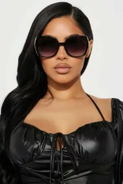 Fashion Nova Cross My Way Sunglasses - Black