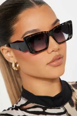 Fashion Nova What A Goddess Sunglasses - Tortoise