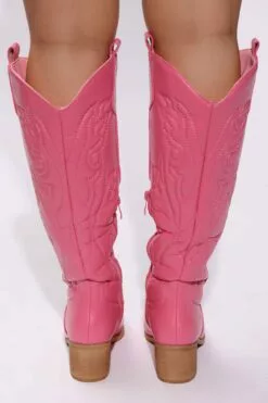 Fashion Nova Wanna Know You Knee High Boots - Hot Pink -Fashion Nova Sales 09 08 22Studio7 RT 15 01 51 74 DALLASFN1 HotPink 0014 SG