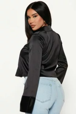 Fashion Nova Feel The Passion Satin Blouse - Black -Fashion Nova Sales 10 28 22Studio3 KS IM 10 38 04 22 T22191NUN Kellygreen 1057 JB